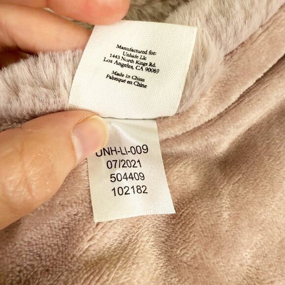 UnHide Mauve Faux Fur Lil' Marsh Marshmallow Throw Blanket EUC - Picture 4 of 7